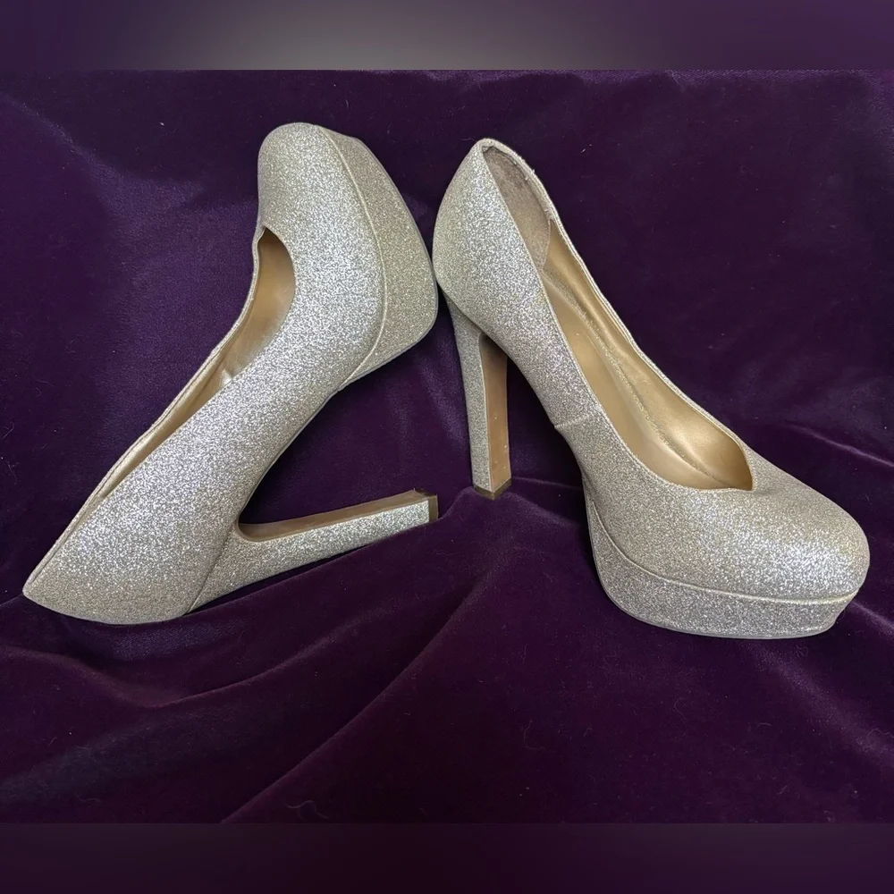 MASSIMO Women’s Silver Glitter Platform Pumps SZ 8 MED Width VERY Sparkly Shoes